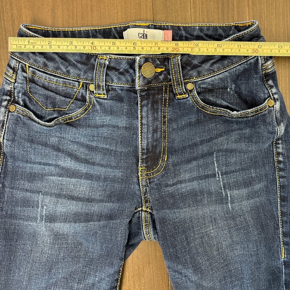 Cabi High Straight Jeans Women's Size 0‎ Medium Wash Distressed Stretch Denim - Picture 13 of 16